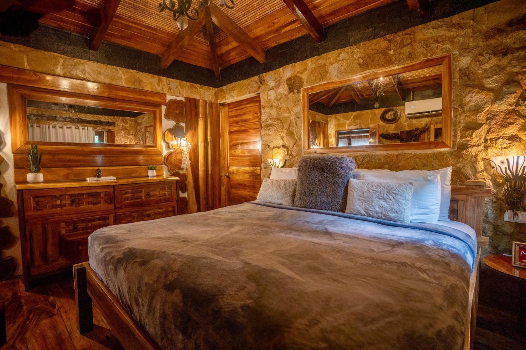 Ocho Artisan Bungalows (Adults Only) 타마린도 외부 사진
