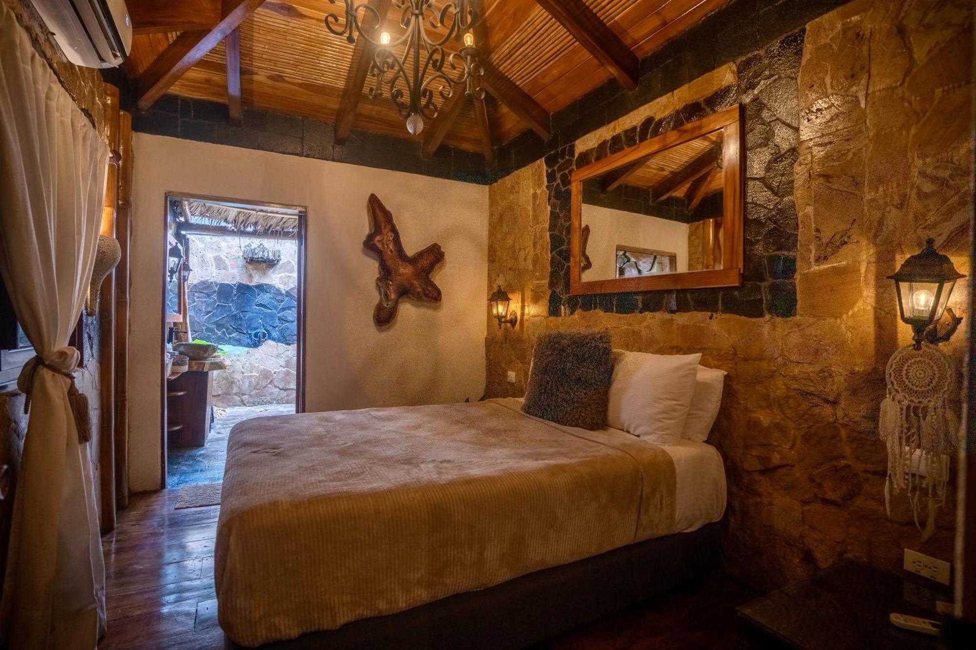 Ocho Artisan Bungalows (Adults Only) 타마린도 외부 사진